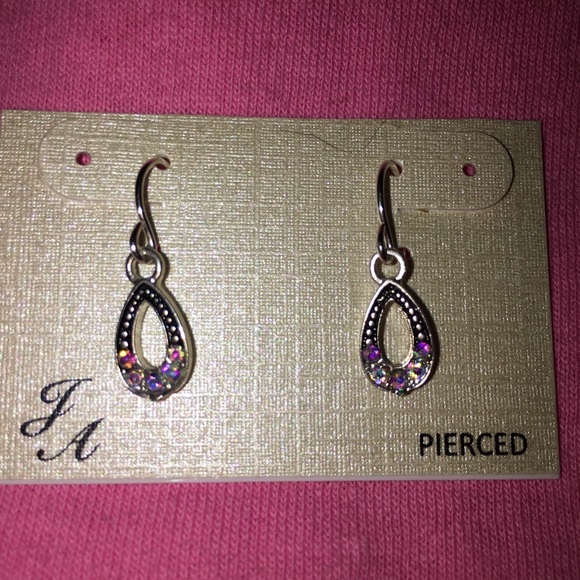 🆕Gorgeous silver earrings with gems NWT - Picture 7 of 7